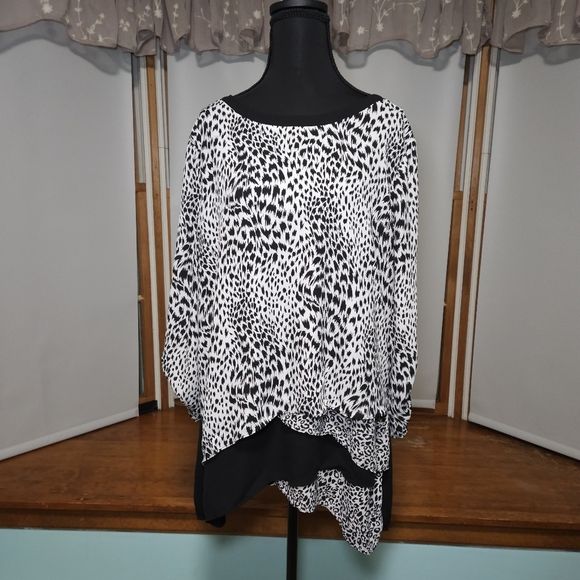 Christopher & Banks Tops - Christopher & Banks EUC Leopard Print Black and White Women's Top • Size L